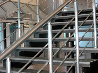 现代金属楼梯