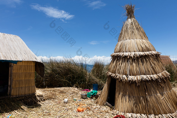 传统的帐篷的——湖附近树秘鲁
