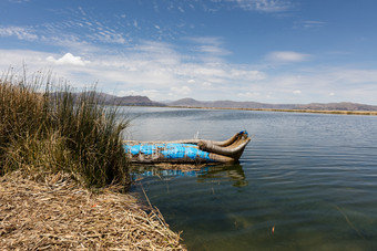 船的喂养岛屿秘鲁传统的里德船漂流的escobar岛屿——湖提蒂卡卡湖秘鲁南美国