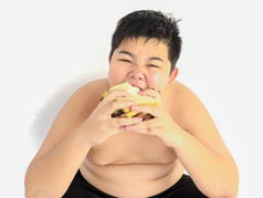 脂肪男孩幸福的吃三明治