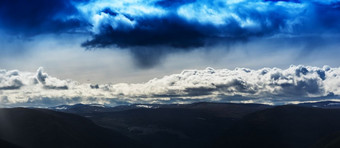 挪威山之前重<strong>雨景</strong>观背景挪威山之前重<strong>雨景</strong>观背景