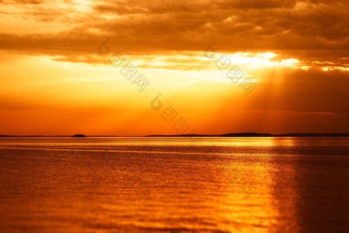日落射线在的海洋景观背景日落射线在的海洋景观背景