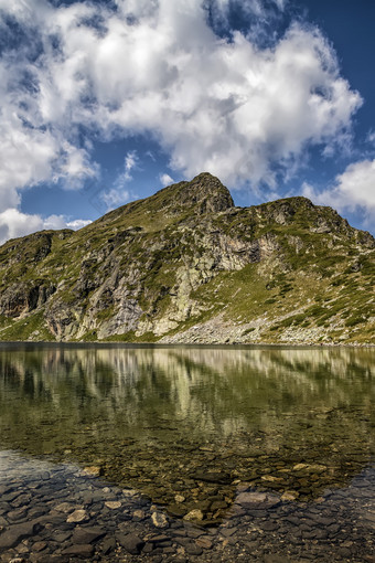<strong>美景</strong>观反射山山的湖rila山保加利亚