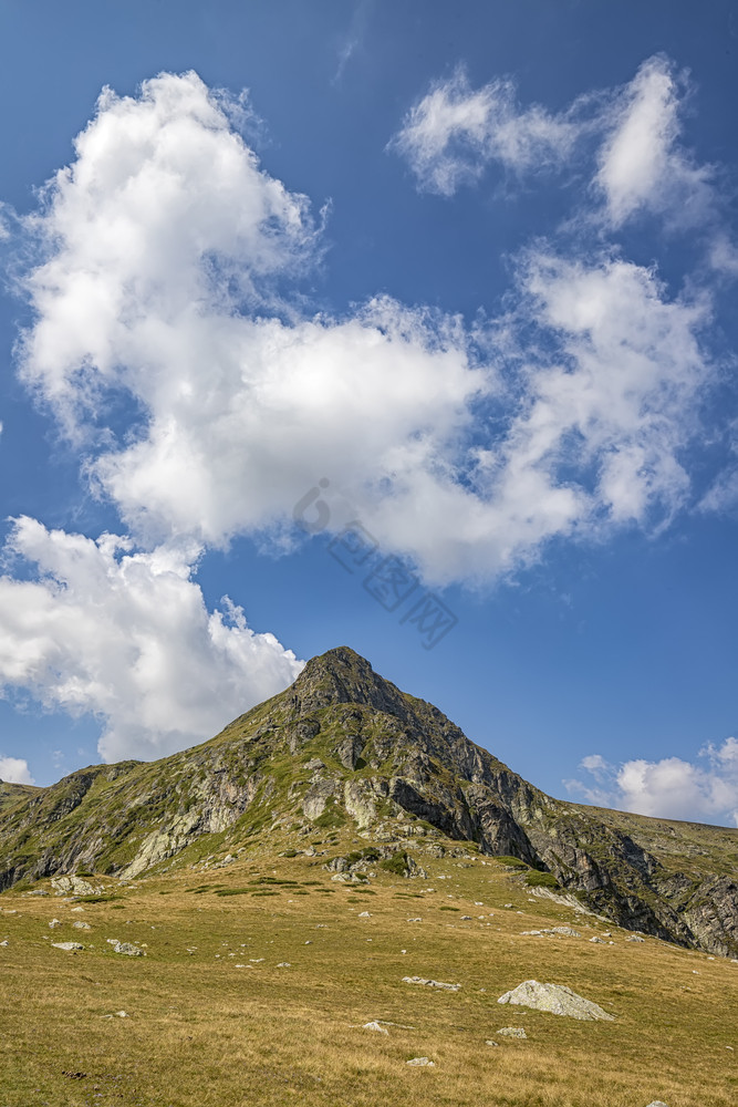 美景观云在的山山山保加利亚图片