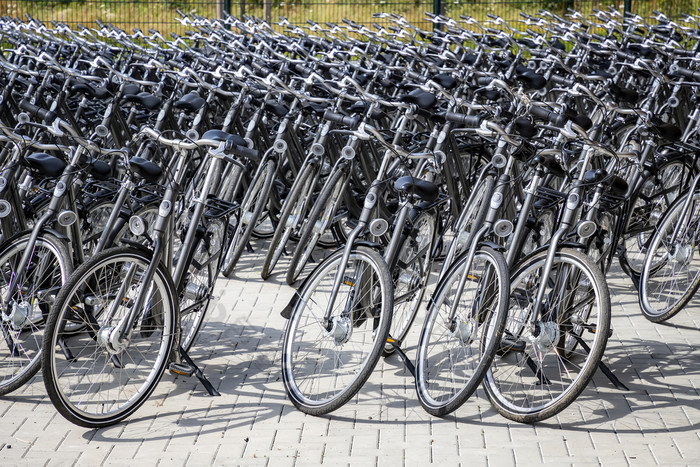 自行车停车站完整的自行车许多停自行车