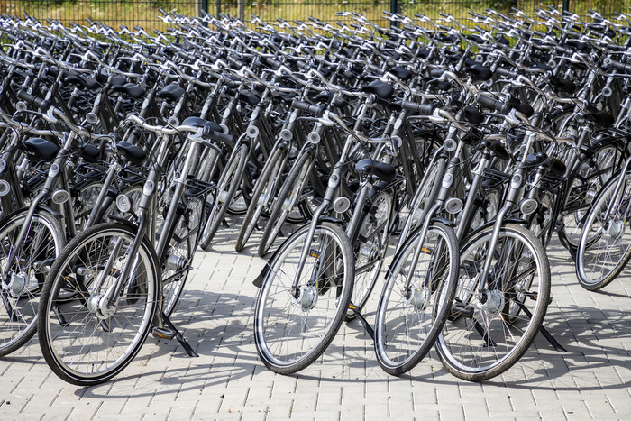 自行车停车站完整的自行车许多停自行车图片