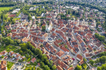 空中视图从无人机的古老的历史中世纪的老小镇脸颊阿尔高德国