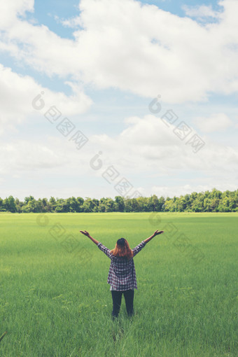 有趣的小男<strong>孩</strong>显示强大的健美运动员显示他的手有趣的小男<strong>孩</strong>显示强大的健美运动员显示他的手肱<strong>二</strong>头肌肌肉孤立的白色背景