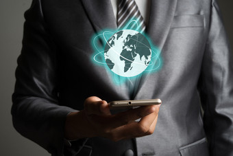 商人与智能手机和全球网络屏幕数据商人与智能手机和全球网络屏幕接口业务技术概念