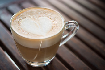 关闭<strong>卡</strong>布奇诺咖啡杯与心形状的牛奶模式咖啡馆关闭<strong>卡</strong>布奇诺咖啡杯与心形状的牛奶模式咖啡馆杯咖啡艺术