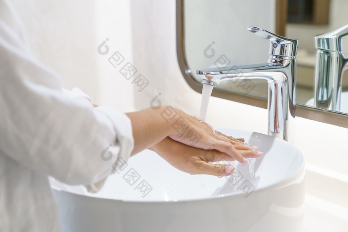 关闭手洗盆地防止细菌