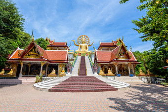 大黄金佛雕像坐着位置下的蓝色的天空大佛寺庙著名的旅游目的地KOH寒岛这封信他尼府省泰国大佛寺庙KOH寒