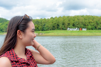 女人旅游是看的自然河森林和山淮河克拉辛储层旅游吸引力游荡省泰国女人旅游淮河克拉辛储层