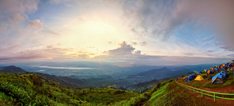 全景高视图美丽的自然景观色彩斑斓的天空在的日出从的营地府塔普伯克的观点著名的旅游景点碧差汶省泰国全景府塔普伯克的日出