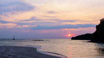 美丽的自然景观色彩斑斓的的太阳的天空塔鲁陶岛海滩在的日落在的<strong>安达曼</strong>海塔鲁陶国家公园satun泰国宽屏幕日落在的海塔鲁陶岛泰国