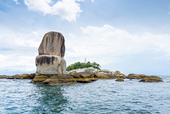 美丽的自然景观欣食客小岛与令人惊讶的是重叠岩石的安达曼海和天空夏天景点附近KOH利普塔鲁陶国家公园satun泰国欣食客岛泰国
