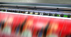 大喷墨印刷机在生产乙烯基横幅