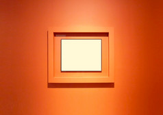 空白图片框架挂橙色墙框架海报模型与橙色墙背景