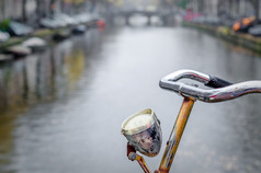 特写镜头自行车处理酒吧阿姆斯特丹的荷兰