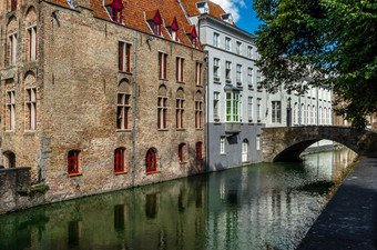 城市景观建筑沿着的运河使用弗兰德斯比利时