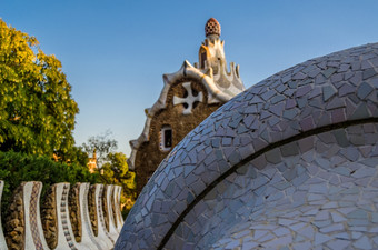 色彩斑斓的建筑细节的著名的公园平息我巴塞罗那加泰罗尼亚西班牙设计安东尼高迪著名的架构师代表加泰罗尼亚语的现代主义