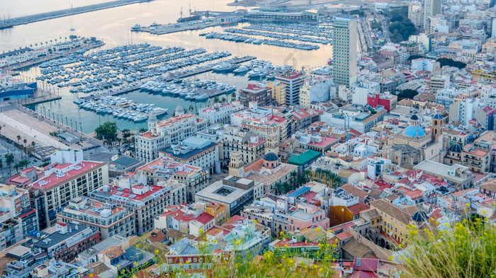 空中视图的地中海城市利坎特西班牙