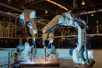 机器人焊接钢部分工厂