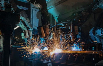团队工业机器人是焊接金属部分工厂
