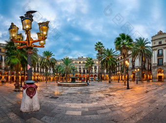 巴塞罗那西班牙11月卡注册巴塞罗那西班牙的广场与灯笼设计高迪和的喷泉三个美惠三女神的中心