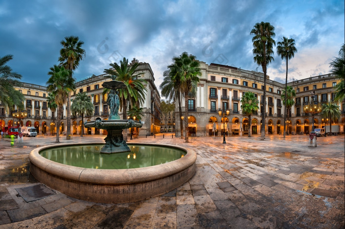 巴塞罗那西班牙11月卡注册巴塞罗那西班牙的广场与灯笼设计高迪和的喷泉三个美惠三女神的中心