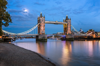 塔桥和泰晤士河河基斯<strong>月光</strong>的晚上塔桥和泰晤士河河基斯<strong>月光</strong>的晚上伦敦曼联王国