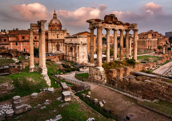 罗马<strong>论坛论坛</strong>罗马和废墟septimius西弗勒斯拱和土星寺庙日落罗马意大利