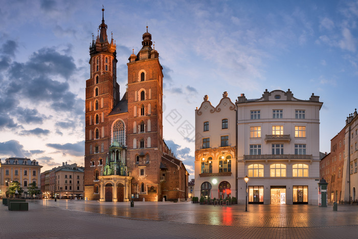 全景圣玛丽教堂的早克拉科夫波兰图片