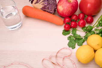 新鲜的蔬菜水果<strong>纯水</strong>健康的食物饮食营养和健身生活概念