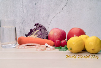 新鲜的蔬菜水果<strong>纯水</strong>健康的食物饮食营养和健身生活概念