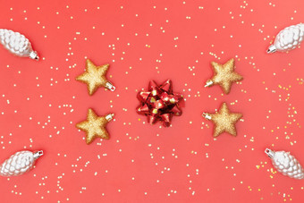 金球明星和贝尔粉红色的生活珊瑚背景为生日圣诞节婚礼仪式