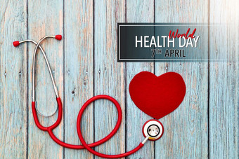 世界健康一天<strong>医疗</strong>保健和<strong>医疗</strong>概念红色的听诊器和红色的心的<strong>蓝色</strong>的木背景
