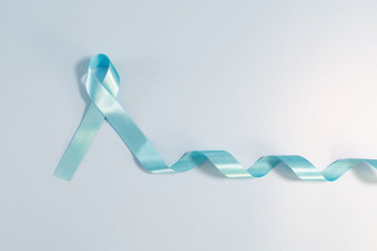 前列腺<strong>癌癌</strong>症意识运动概念但rsquo健康概念光蓝色的丝带长尾巴蓝色的背景象征为支持但谁生活与<strong>癌</strong>症