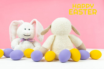 复活节一天小兔子兔子微笑兔子朋友与装饰鸡蛋