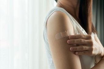 健康的女人得到接种疫苗免疫力担心为副作用疫苗接种接种疫苗病人疫苗转出程序