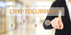 cryptocurrency和比特币概念女商人手触摸cryptocurrency和比特币图标在模糊背景横幅