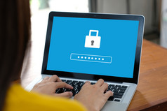 手系移动PC电脑与密码登录屏幕网络安全概念