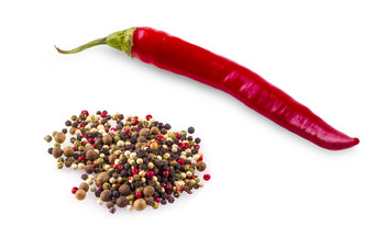 胡椒混合黑色的红色的和白色<strong>花椒</strong>和红色的<strong>辣椒</strong>胡椒孤立的白色背景剪裁路径