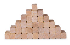 的金字塔堆栈从木块玩具白色背景