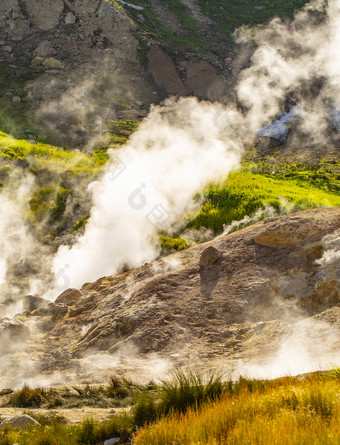 小喷泉维柳钦斯基火山小谷间歇泉的堪察加半岛半岛