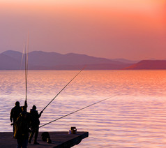 的fishermanes轮廓钓鱼日落的看到fishermanes轮廓钓鱼日落的看到