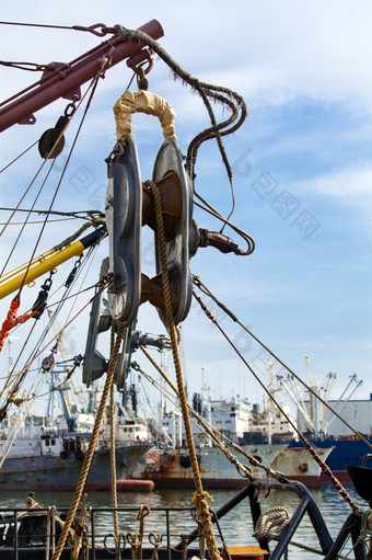 的绞车板载的钓鱼船堪察加半岛的绞车板载的钓鱼船