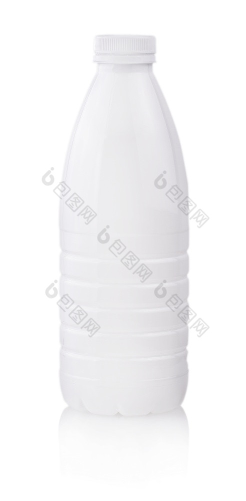 白色塑料酸奶牛奶瓶与成员孤立的白色背景包装模板模型集合与剪裁路径包括白色塑料酸奶牛奶瓶