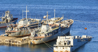 军事和救援船只的港口军事和救援船只的港口