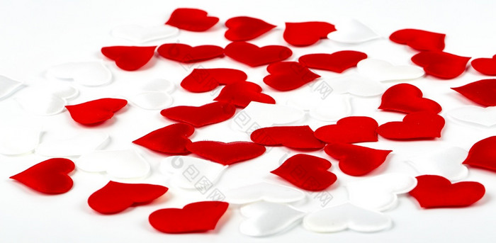 红色的和白色心白色变形织物背景的红色的和白色心白色变形织物背景